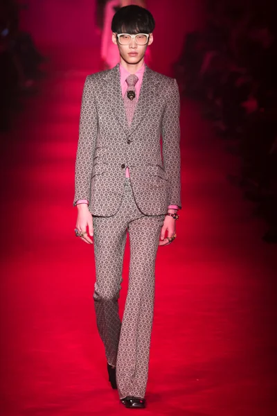 Look 32